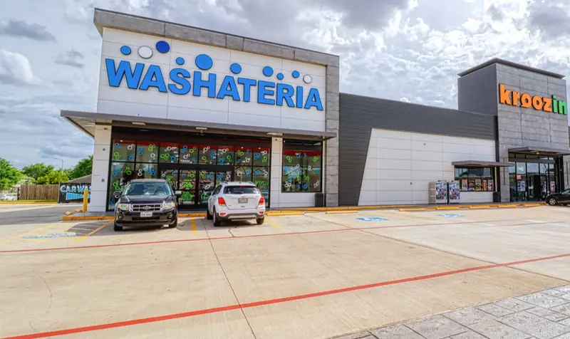 Kroozin Washateria and Kroozin store fronts at 19533 Clay Rd, Katy